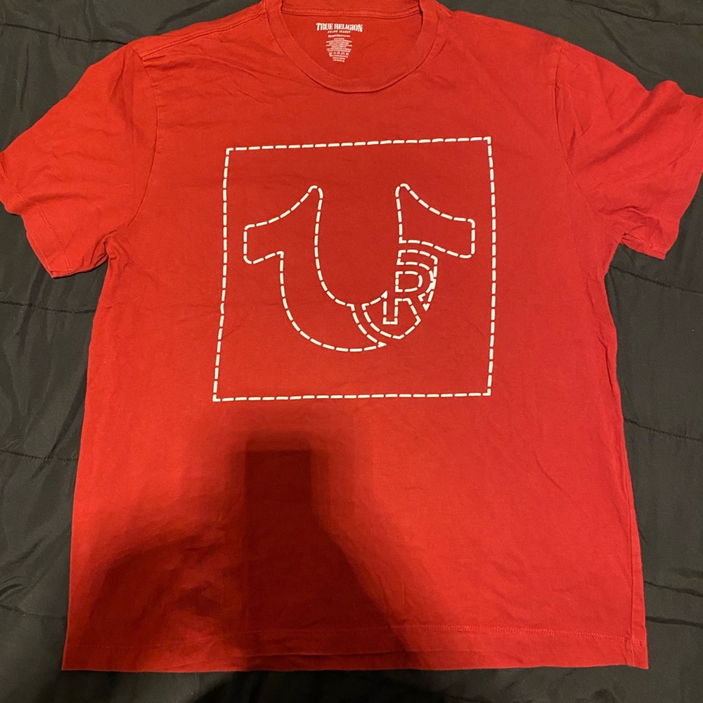 Red True Religion Tee
Size XL
Used 
Washed 
Firs really good